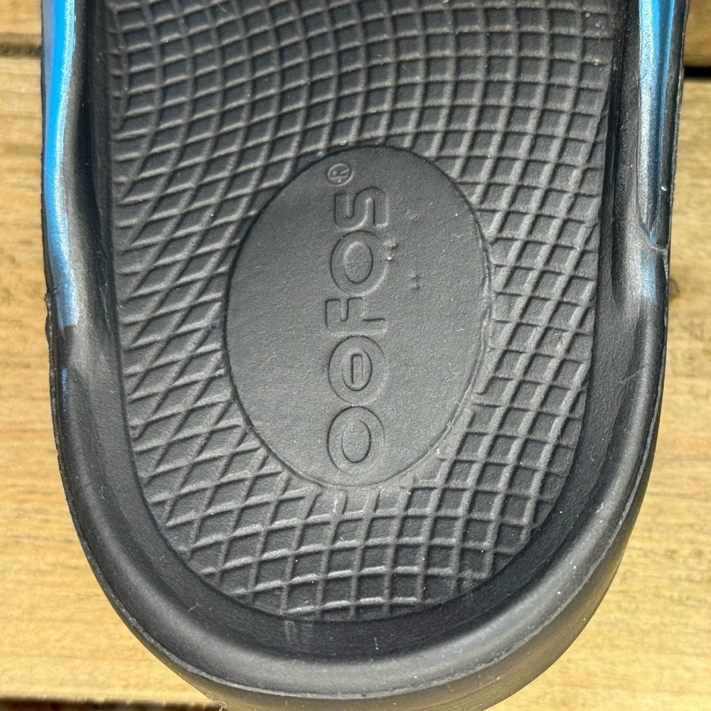 OOFOS flip flops - Picture 6 of 8